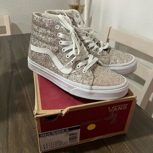 Size 8 women, fits 8.5 women, worn a couple times, like new